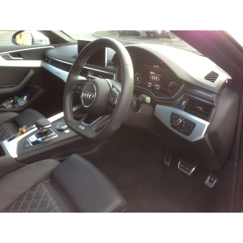Black Audi, bonnet